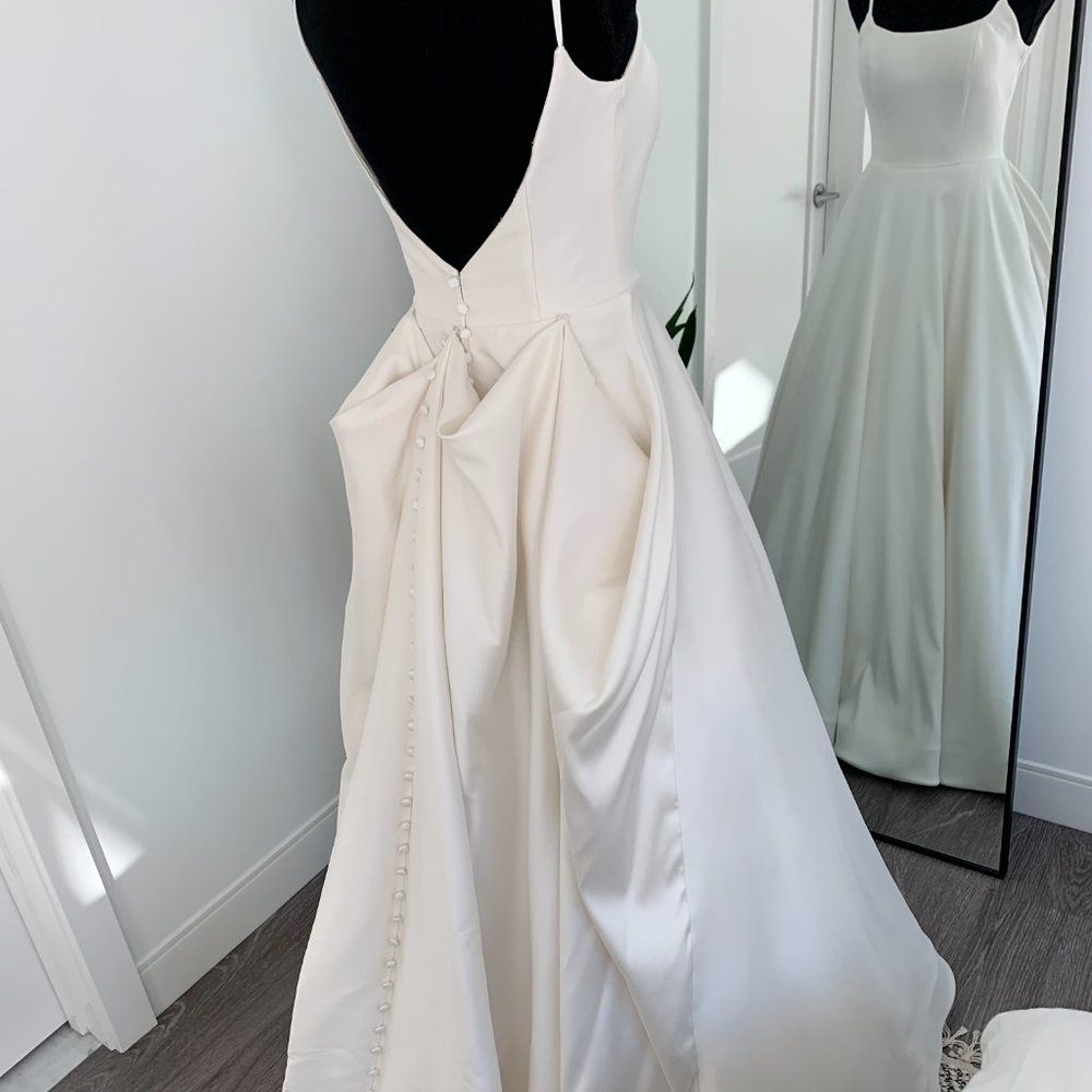 Brand New! Allure Wedding Dress Ivory Size 4 - Picture 5 of 6